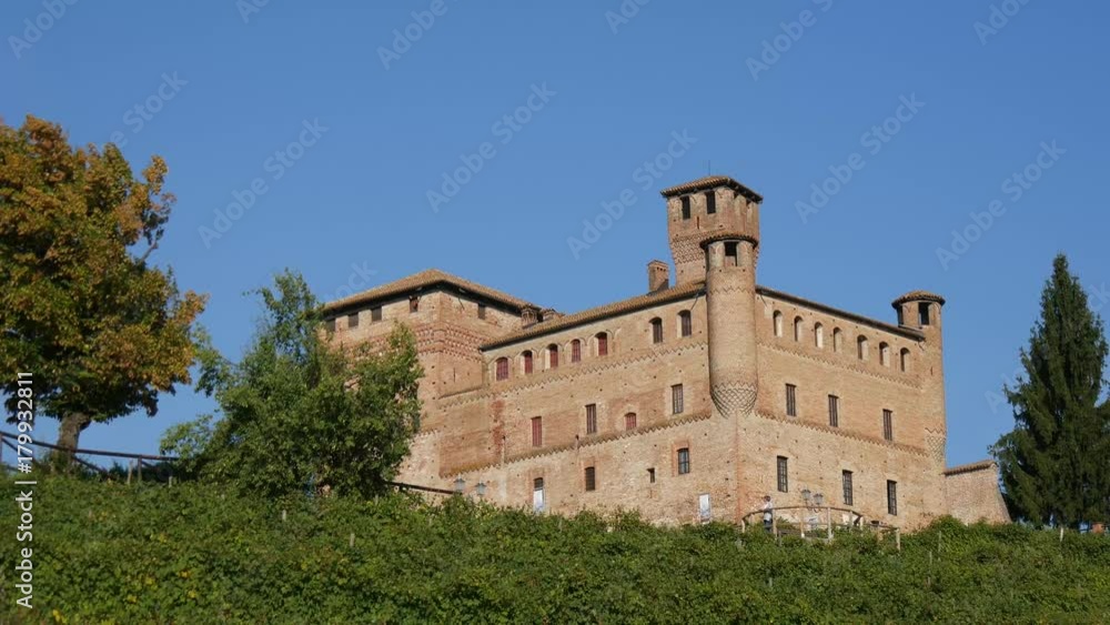 Castello di Grinzane Cavour nelle Langhe Piemontesi Castello di Grinzane Cavour nelle Langhe Piemontesi