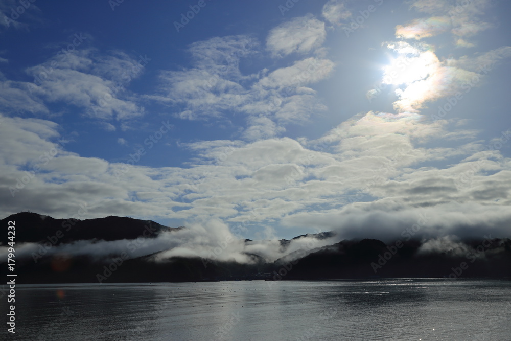 Fototapeta premium 早朝の宮古湾と月山