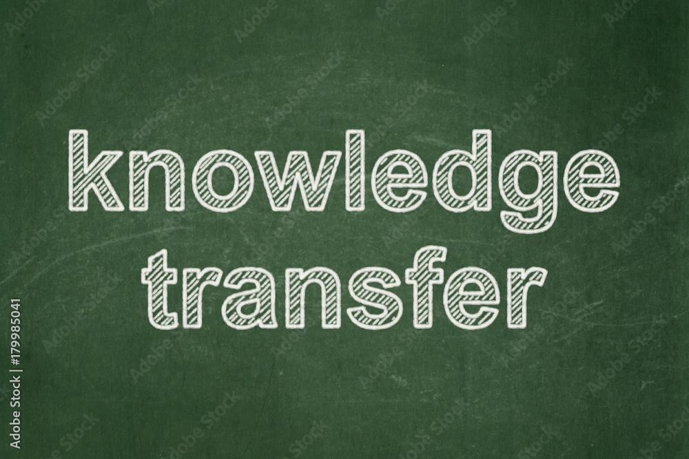 Obraz premium Education concept: text Knowledge Transfer on Green chalkboard background
