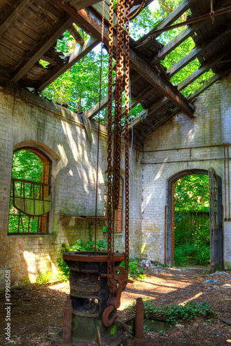 Fenster und T  ren einer Ruine