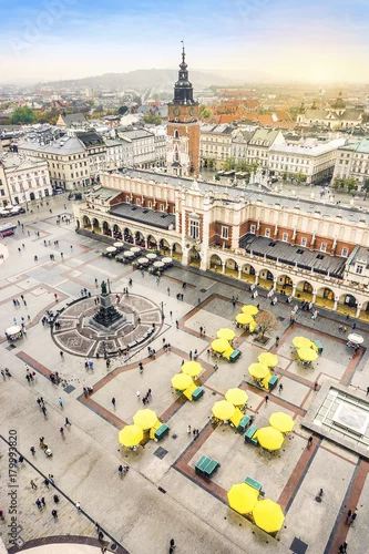 Fototapeta Sukiennice i wieża starego ratusza na rynku, Kraków, Polska