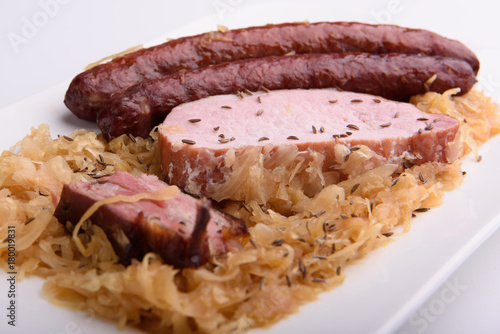 Sauerkraut mit Kasseler, Kohlwurst und Bauchspeck