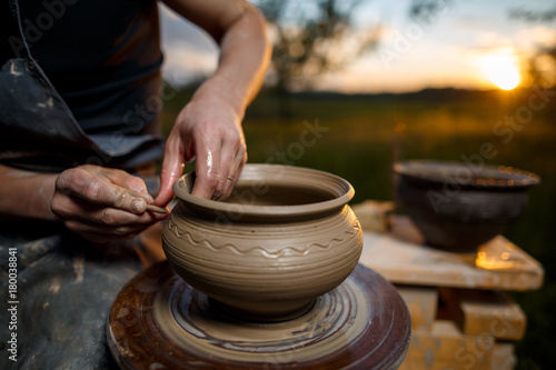 Valokuva Clay potter creating on the pottery wheel