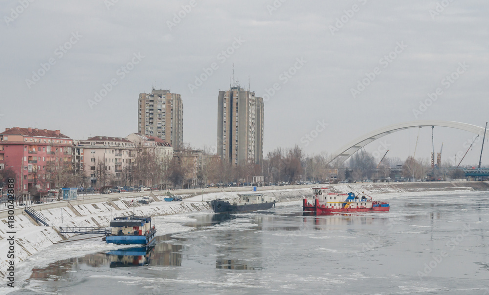 Obraz premium Icebreaker on the frozen Danube River 