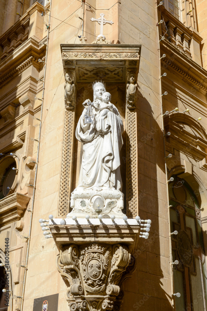 Staue of Maria at La Valletta