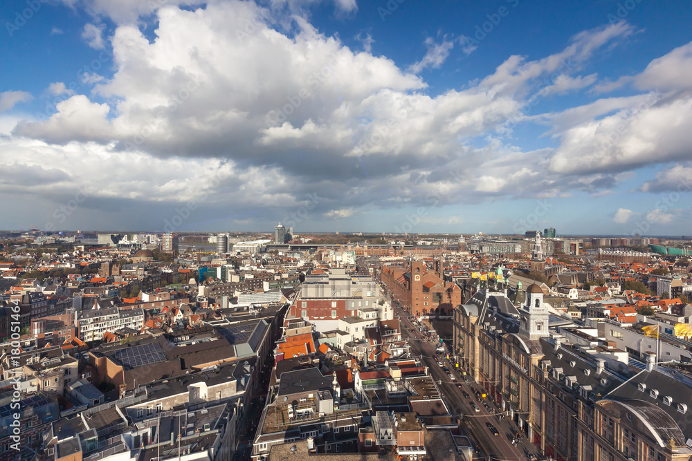 Obraz premium Panoramę Amsterdamu z publicznego placu Damrak