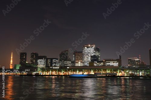 日本の東京都市風景・夜景「墨田川の情景」（築地や東新橋方面などを望む） © Ryuji