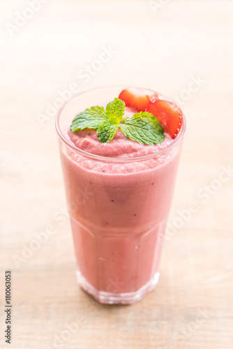 strawberry smoothies milkshake