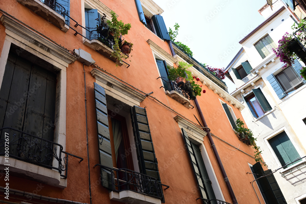 fassade eines hauses in venedig