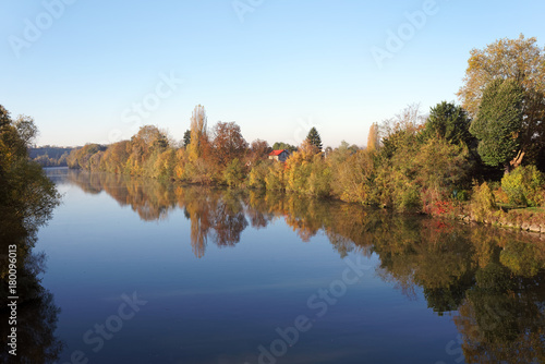 фотографія Oise river in Auvers sur Oise village
