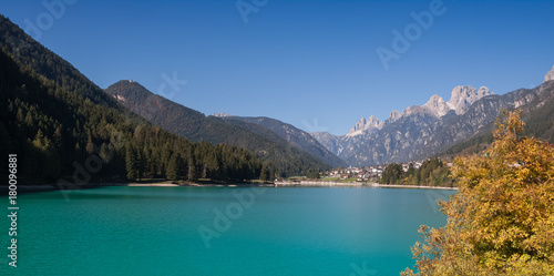 Türkis blauer See Lago di Auronzo Italien © Black Brush