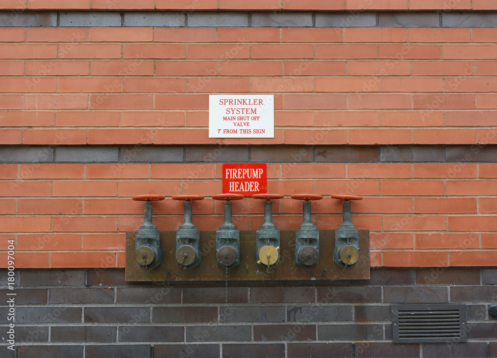 Obraz premium Firepump test headers on red brick wall
