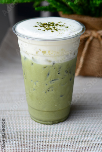 Matcha iced topping with cream cheese