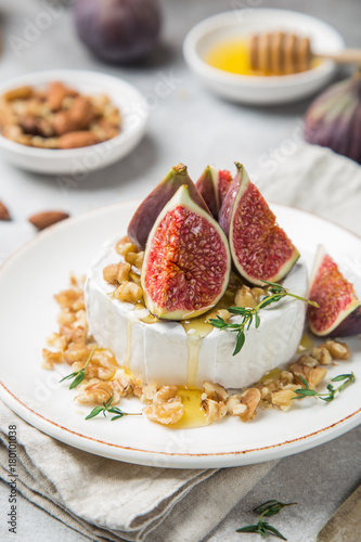 camembert cheese with fresh figs, walnuts and honey