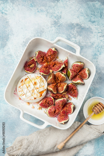baked camembert cheese and figs with walnuts and honey