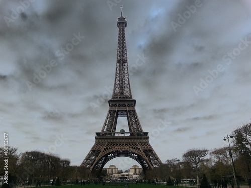 Fototapeta Naklejka Na Ścianę i Meble -  Storm in Paris 