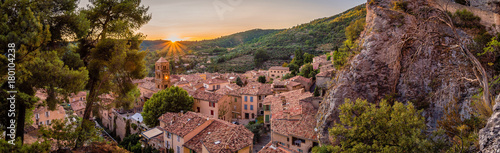 Panorama in Moustiers Sainte Marie photo