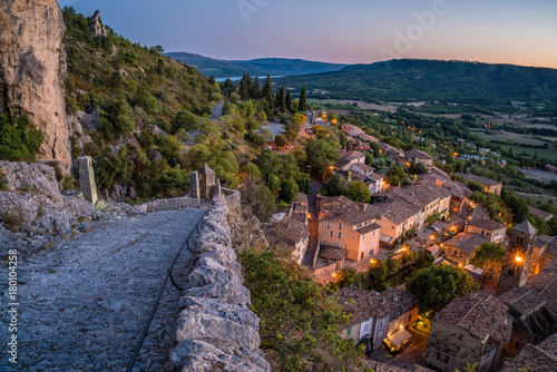 Εκτύπωση καμβά Moustiers Sainte Marie at dusk