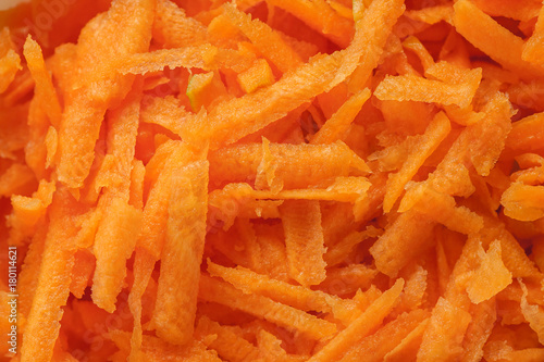 Obraz na płótnie Grated fresh carrot macro shot, abstract texture w salonie
