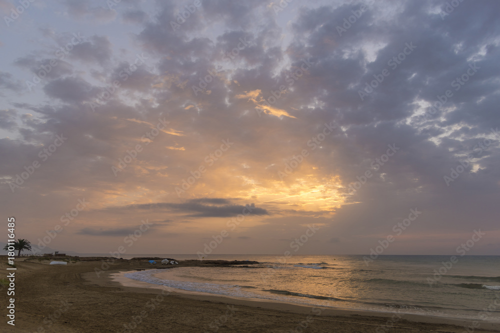 Amaneciendo en la playa de Torre la Sal (Cabanes, Castellon - España). Amaneciendo en la playa de Torre la Sal (Cabanes, Castellon - España).