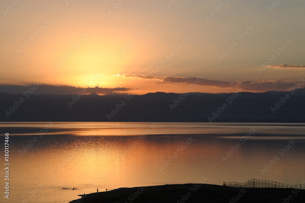 Sonnenuntergang am Toten Meer in Jordanien
