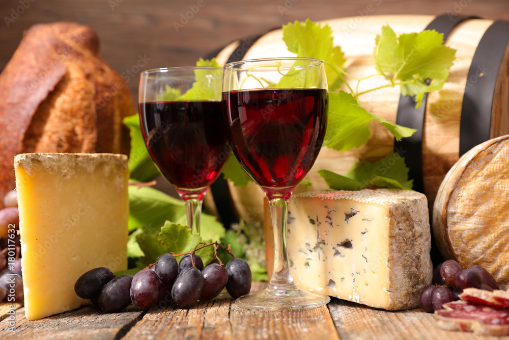 red wine with bread and cheese