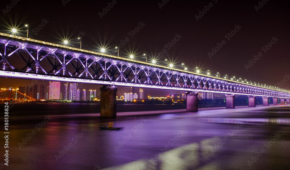 Obraz premium Old double deck bridge Wuhan Yangtze river Great Bridge