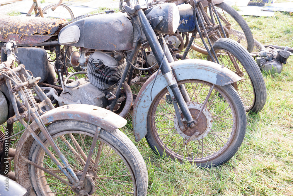 Alte Motorräder zum restaurieren Stock-Foto | Adobe Stock