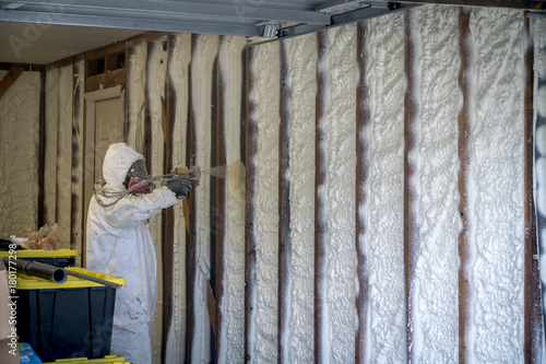Quadro su tela Worker spraying closed cell spray foam insulation on a home that was flooded by