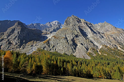 le Mont Rouge de Peuterey  massiccio del Monte Bianco © gabriffaldi