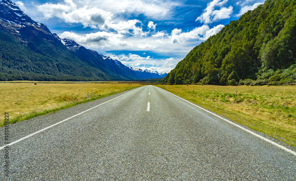 Fototapeta premium Road to Mountain