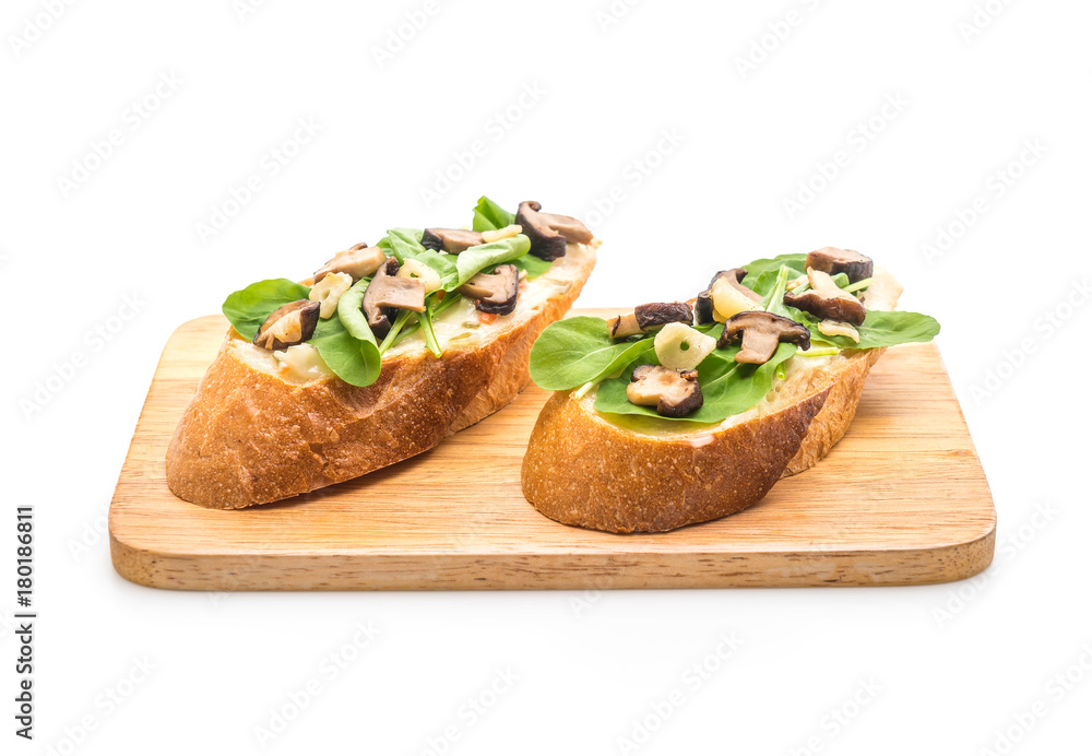 bread with rocket and shiitake mushroom