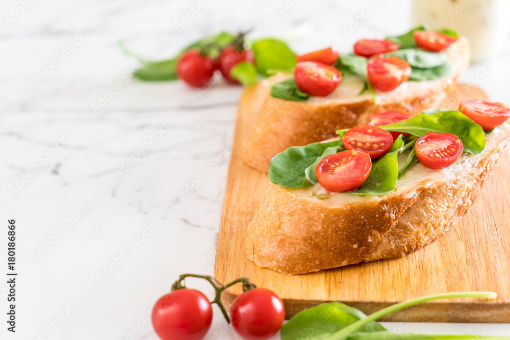 bread with rocket and tomatoes bread with rocket and tomatoes