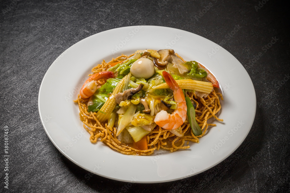 五目かた焼きそば Chow mein noodles with starchy sauce 五目かた焼きそば Chow mein noodles with starchy sauce