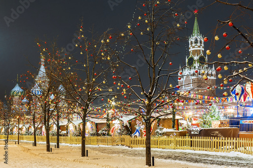 Obraz na płótnie Christmas in Moscow. Festively decorated Red Square for the New Year w salonie