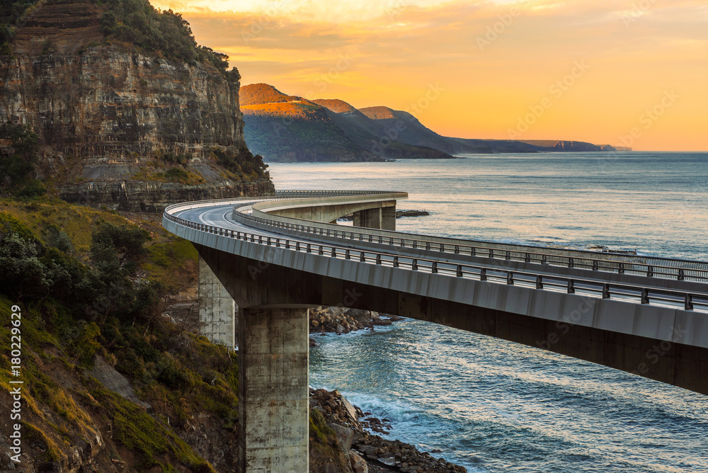 Sunset over the Sea cliff bridge along Australian Pacific ocean  - obrazy, fototapety, plakaty 