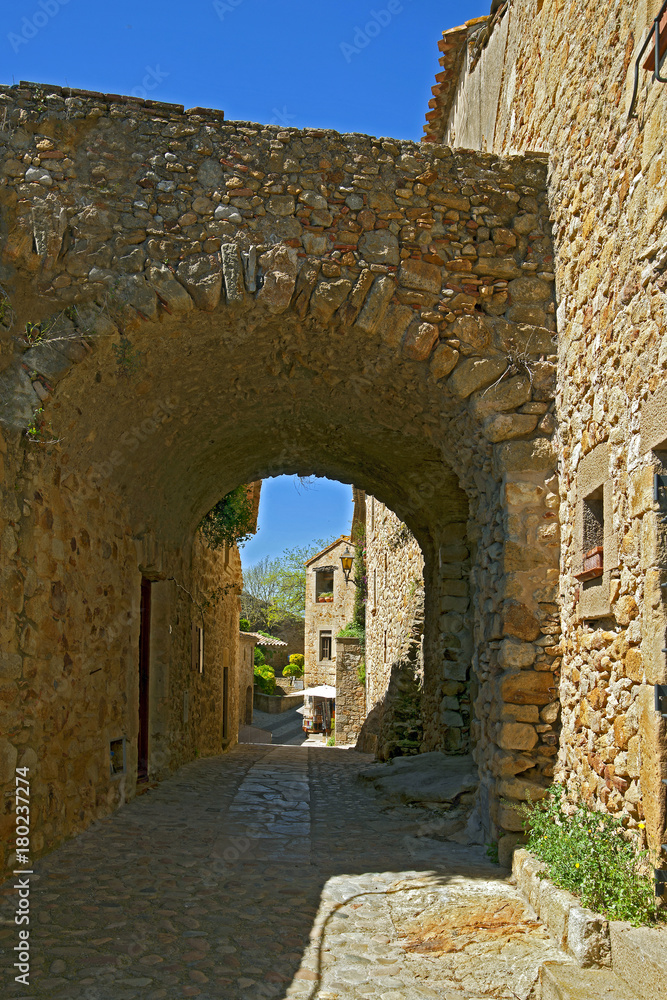Pals pueblo tipico de temporda en Girona Cataluña España