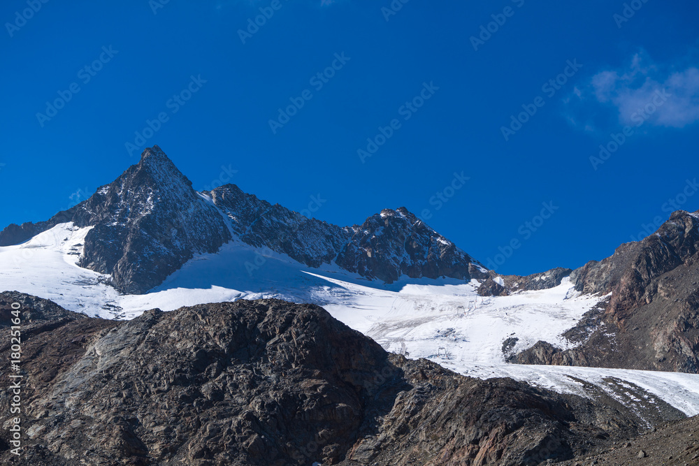 Obraz premium Mountains and peaks landscape. Stubaier Gletscher covered with glaciers and snow, natural environment. Hiking in the Stubai Alps. Ski resort in Tirol, Austria, Europe