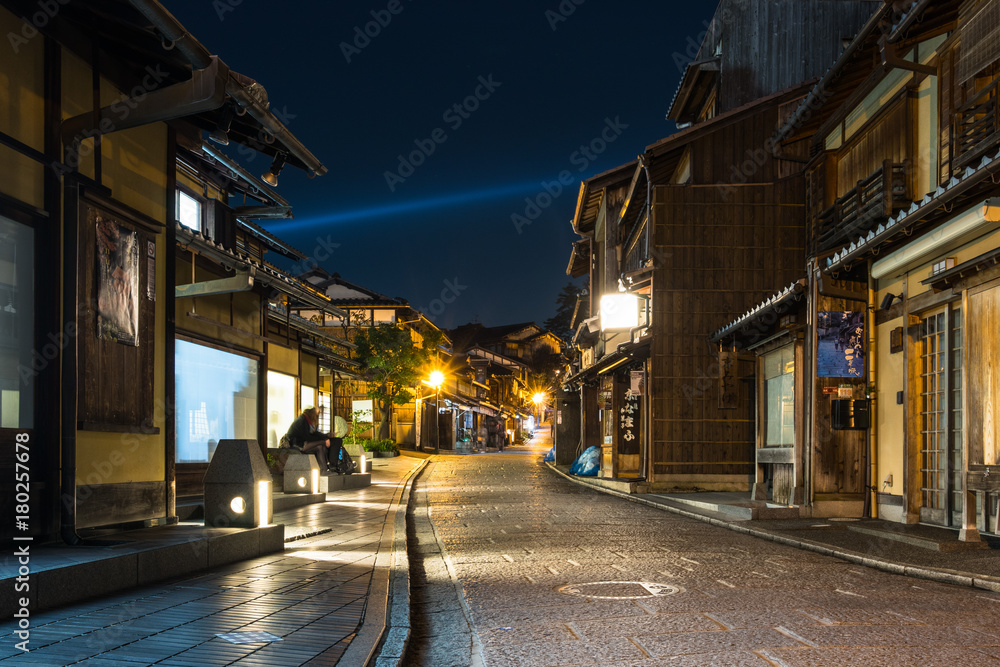 京都　夜の二寧坂