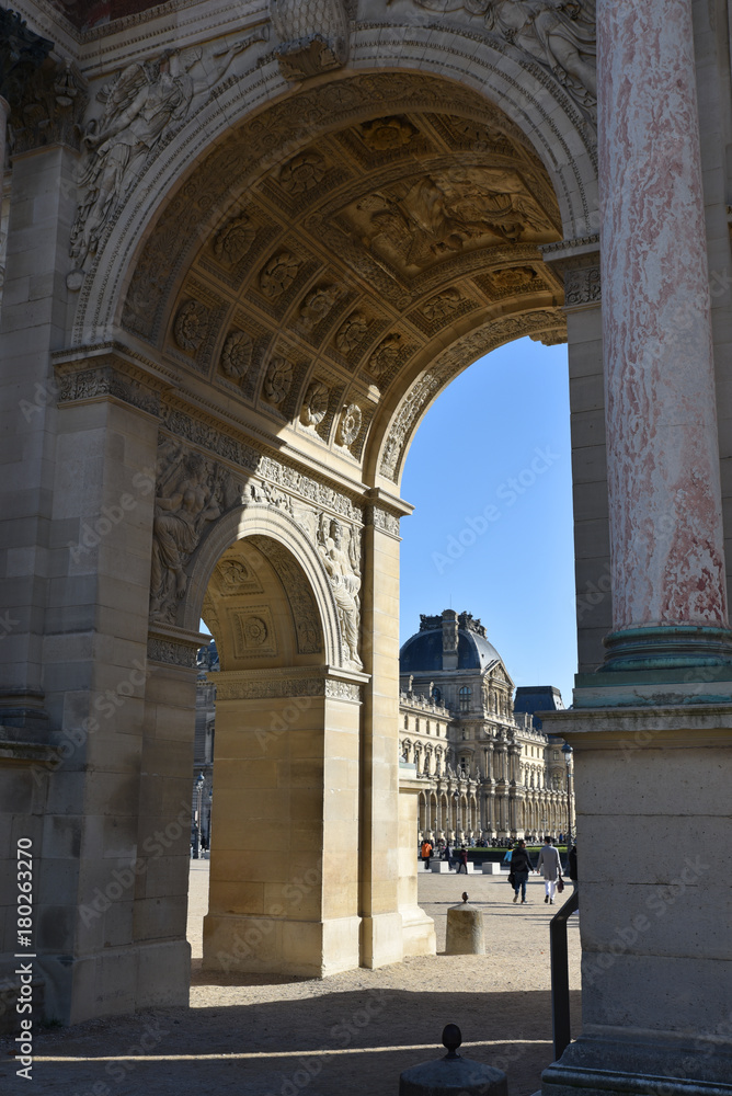 Arc de triomphe du Carrousel à Paris, France