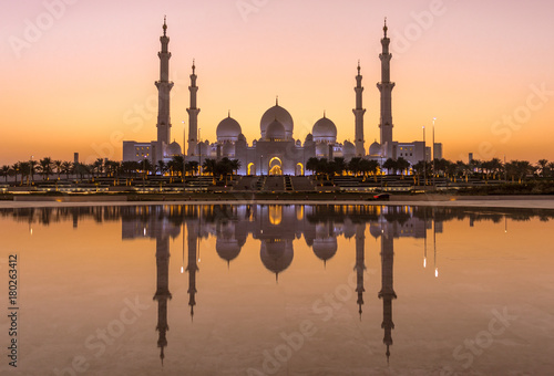 Sonnenuntergang an der Sheikh Bin Zayed Grand Mosque
