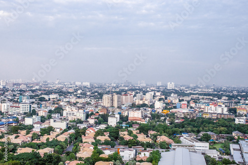 Fototapeta Naklejka Na Ścianę i Meble -  Bangkok Ekamai city buildings with blue sky