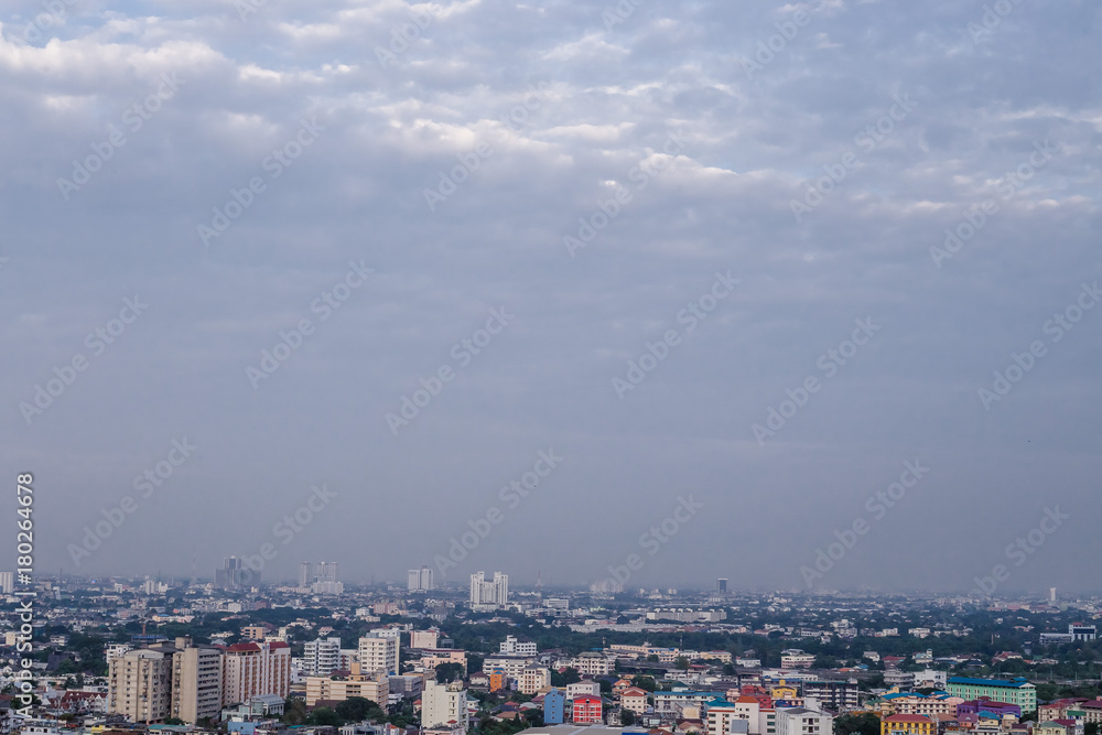 Naklejka premium バンコク下町街ビル、青空、ビジネス、都会