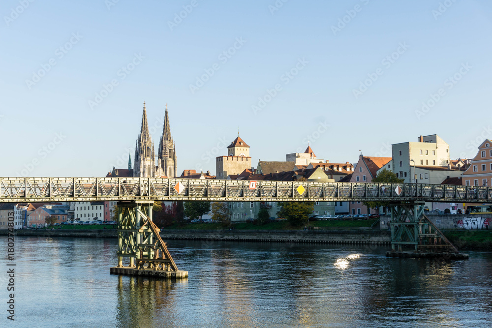Stadtpanorama panorama von Regensburg mit Dom mit brücke