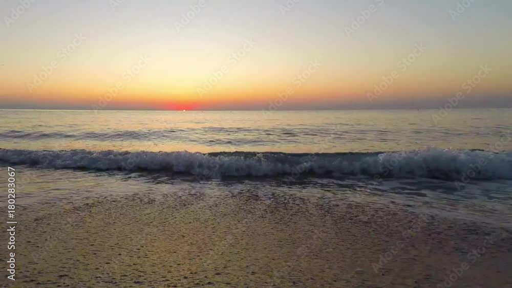 Beautiful sunrise at the sea. / Beautiful sunrise at the sea. Accelerated playback (4k) Beautiful sunrise at the sea. / Beautiful sunrise at the sea. Accelerated playback (4k)