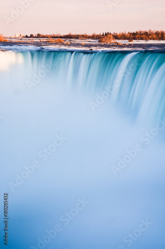 Fototapeta Naklejka Na Ścianę i Meble -  Long exposure of Niagara falls during the sunset