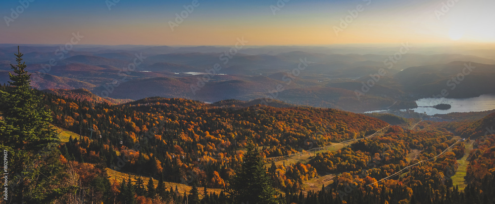 Obraz premium Panorama szczytu Mont Tremblant