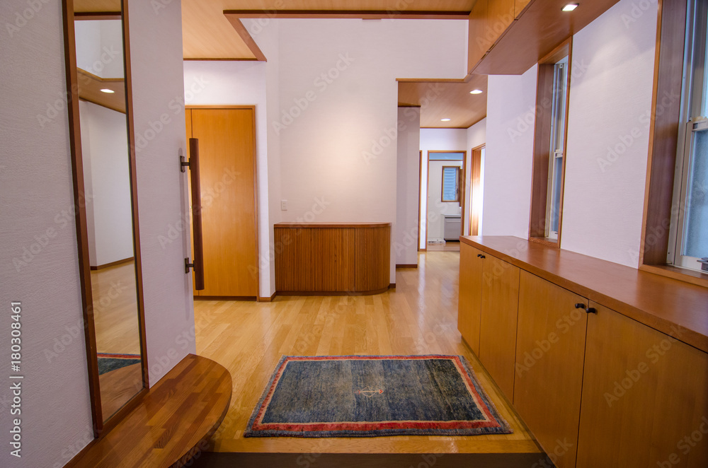 大家族にピッタリの広い玄関 Stock Photo Adobe Stock 大家族にピッタリの広い玄関 Stock Photo Adobe Stock