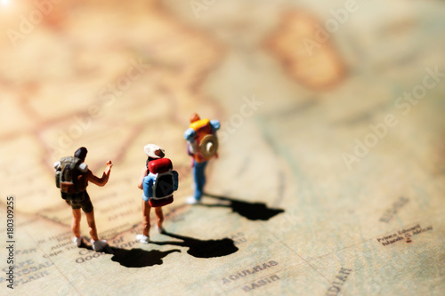 Fotografía Miniature backpacker on map, Concept of Travel around the world and the adventure