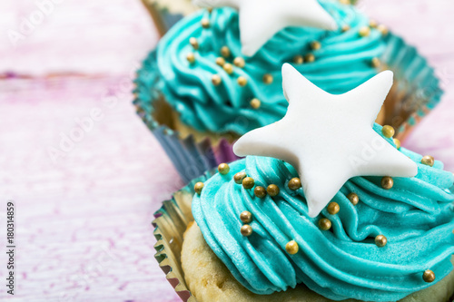 cakes cupcakes to the celebration of Christmas on the table